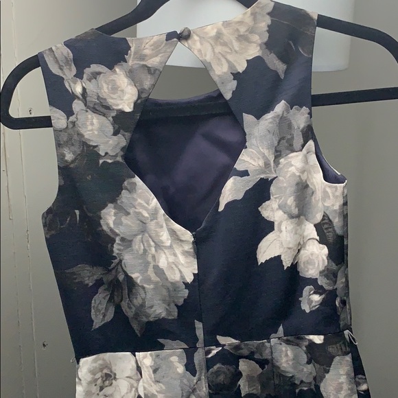 Eliza J dress in fall/winter colors modern floral - Picture 7 of 8